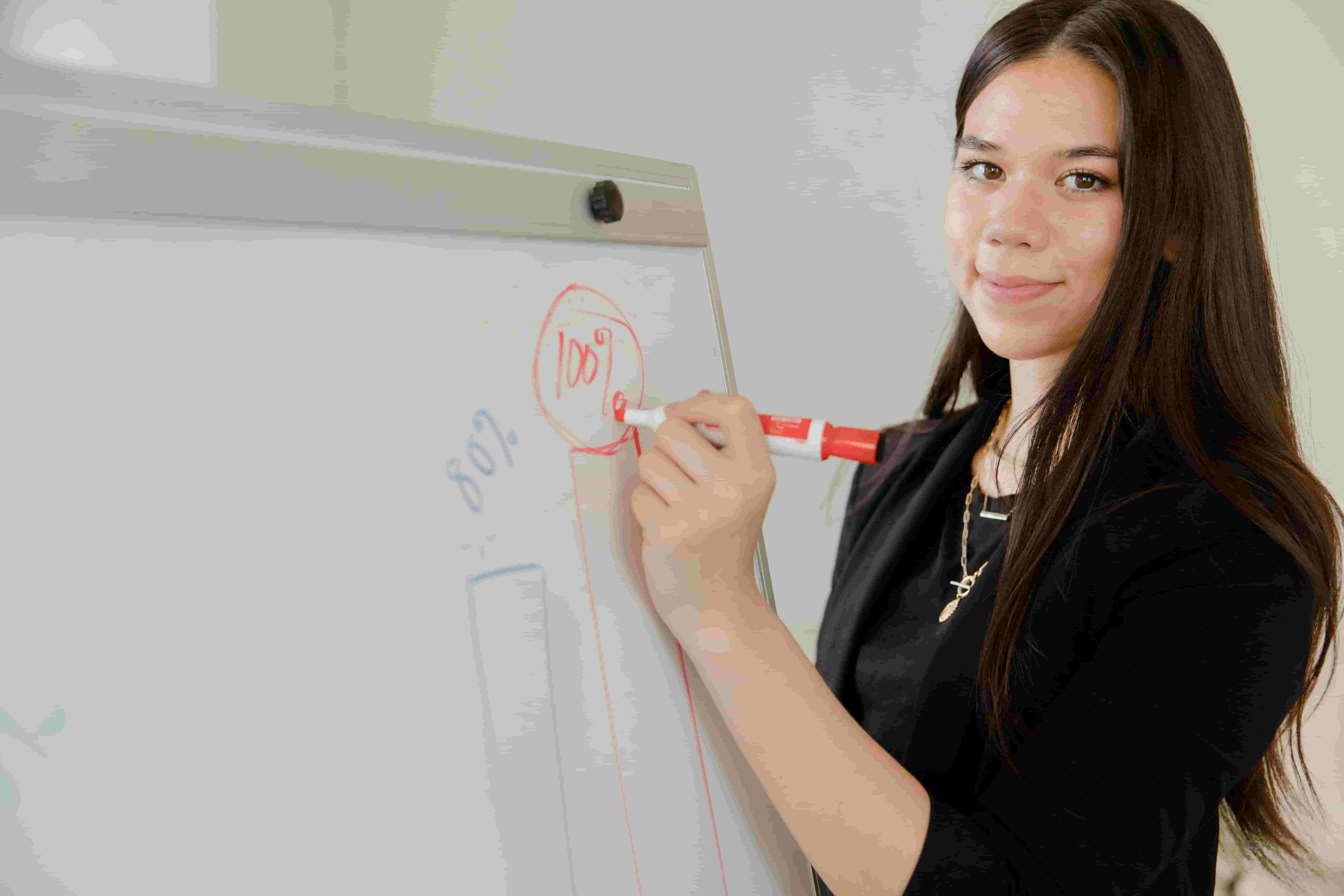 Zaman içinde ilerleme kaydeden ve özgüvenini artıran dil öğrenicisi